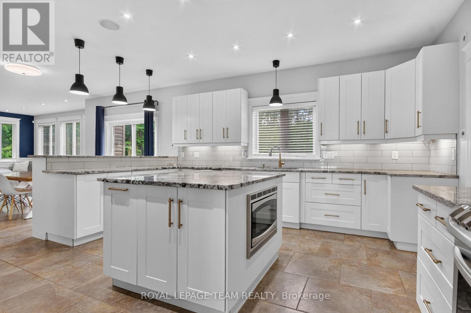6330 Second Line Road Property Photo 12