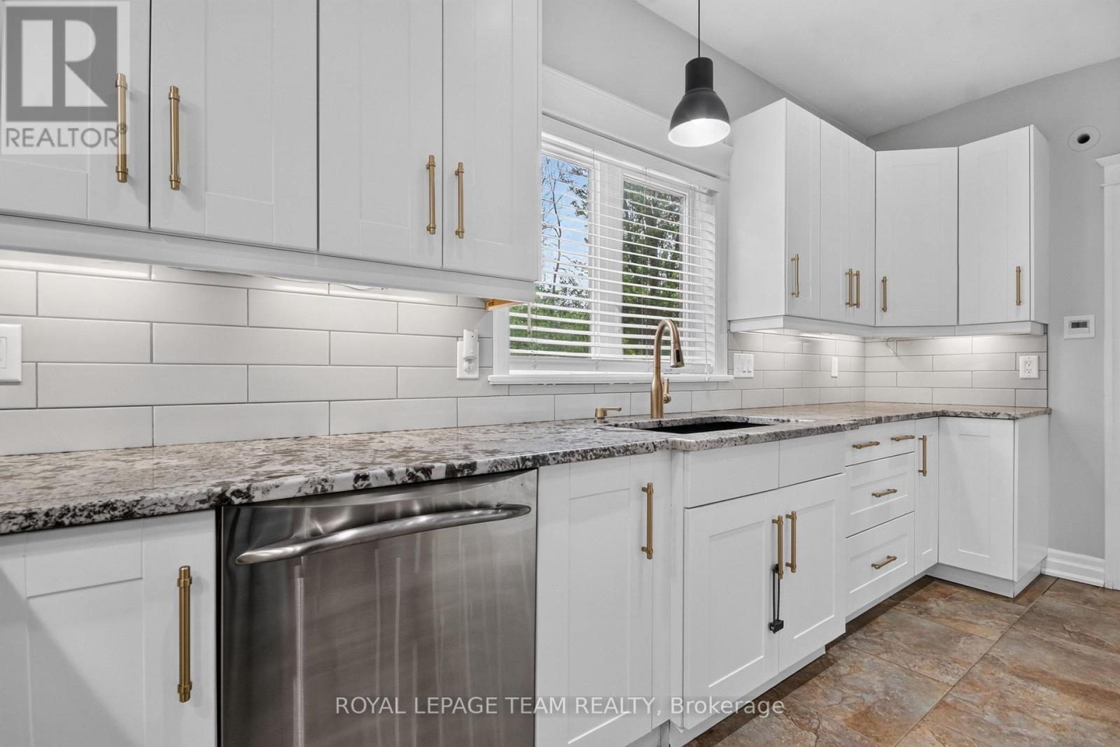 6330 Second Line Road Property Photo 13
