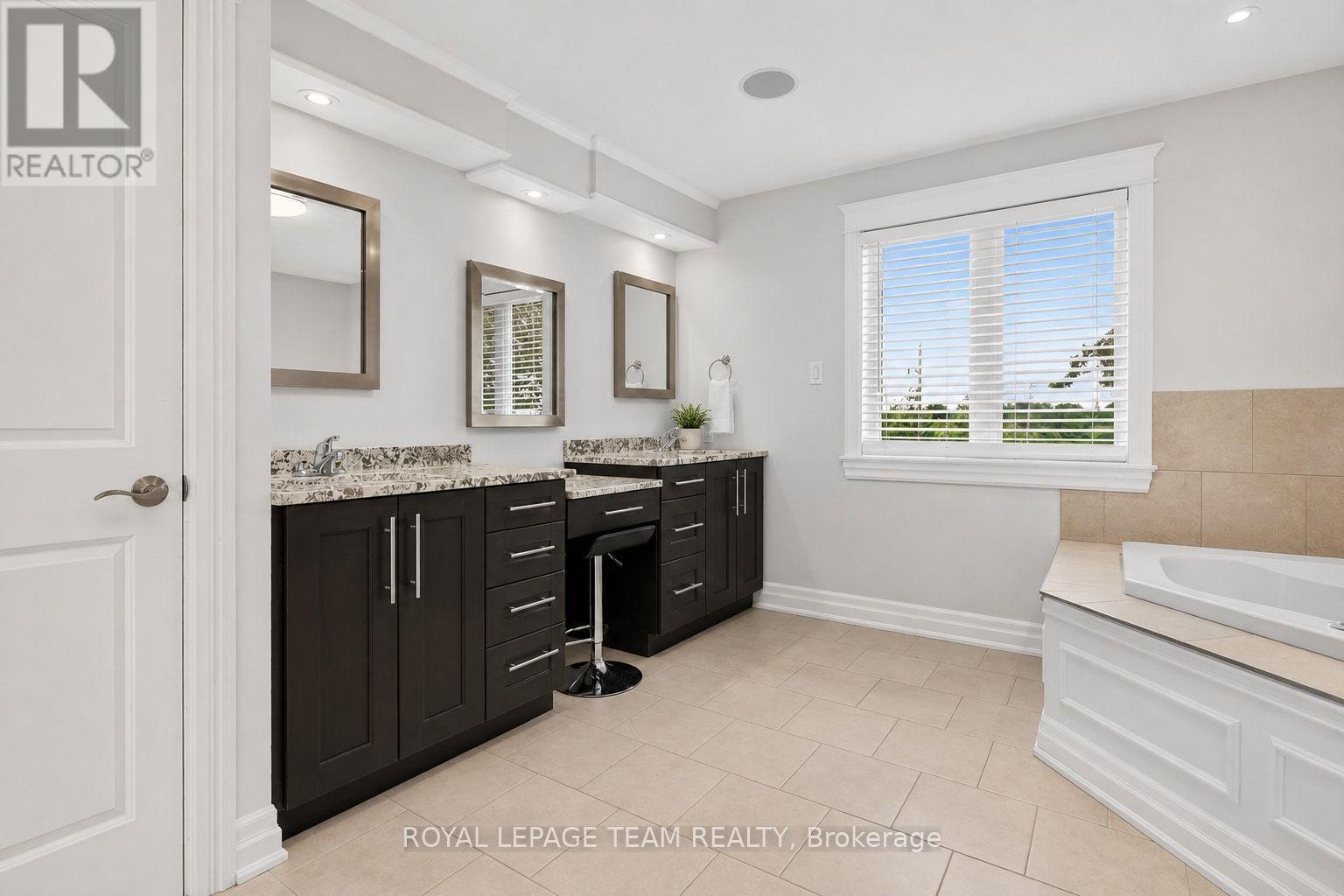 6330 Second Line Road Property Photo 25