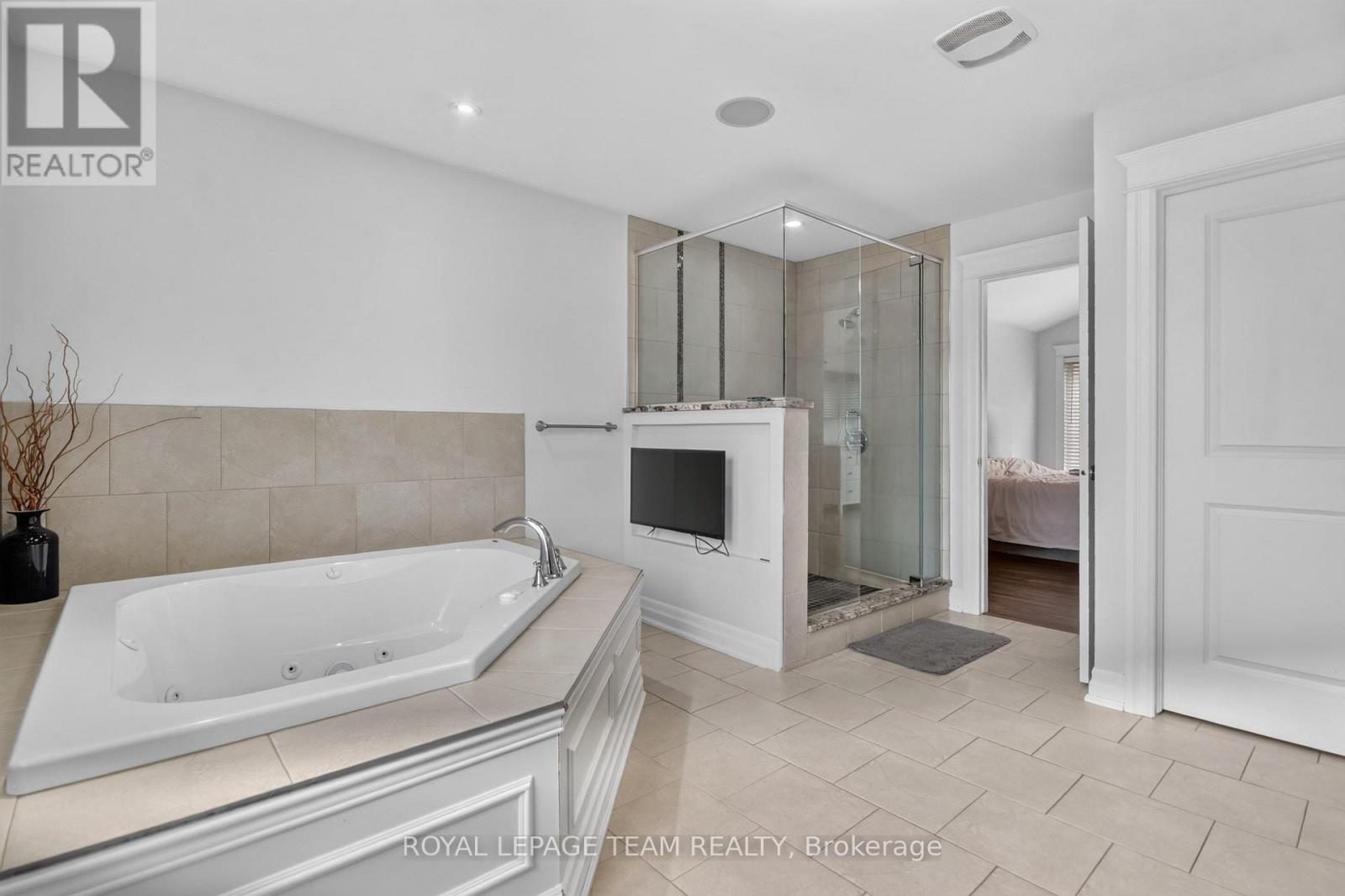 6330 Second Line Road Property Photo 26