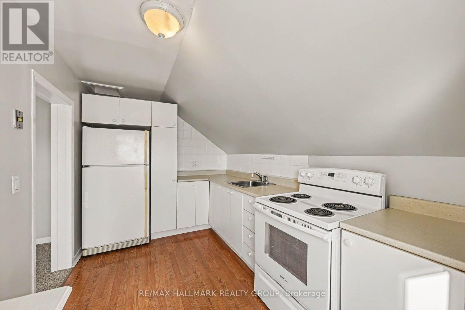 Unit 1 - 216 Bell Street Property Photo 6