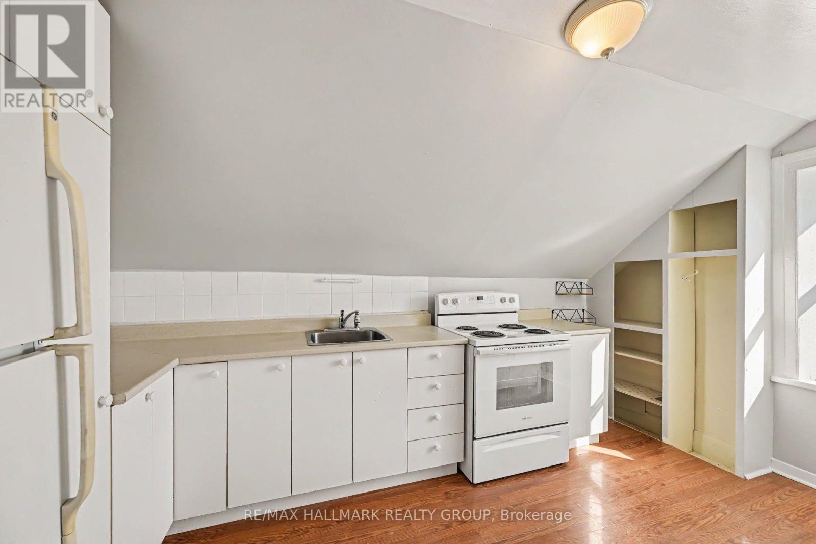 Unit 1 - 216 Bell Street Property Photo 7