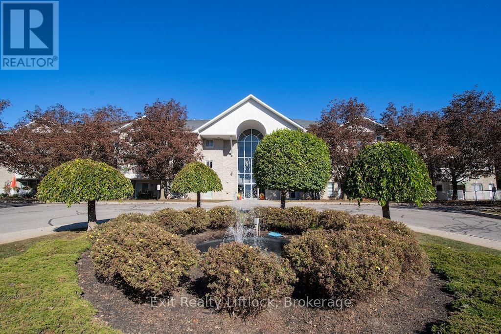 202 C - 1099 Clonsilla Avenue Photo de la propriété 1