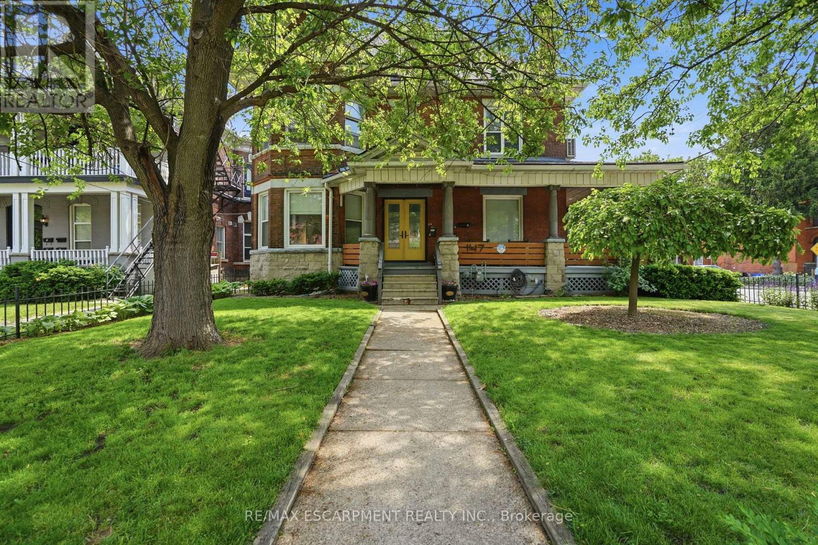 147 Emerald Street S Property Photo 1