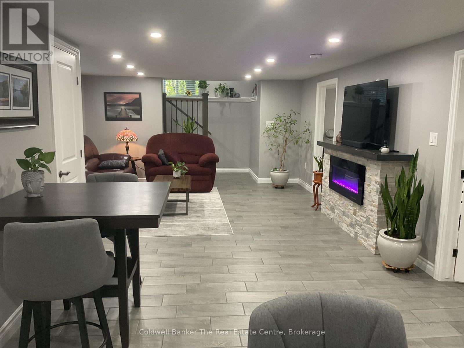 105 Wellington Street Property Photo 15