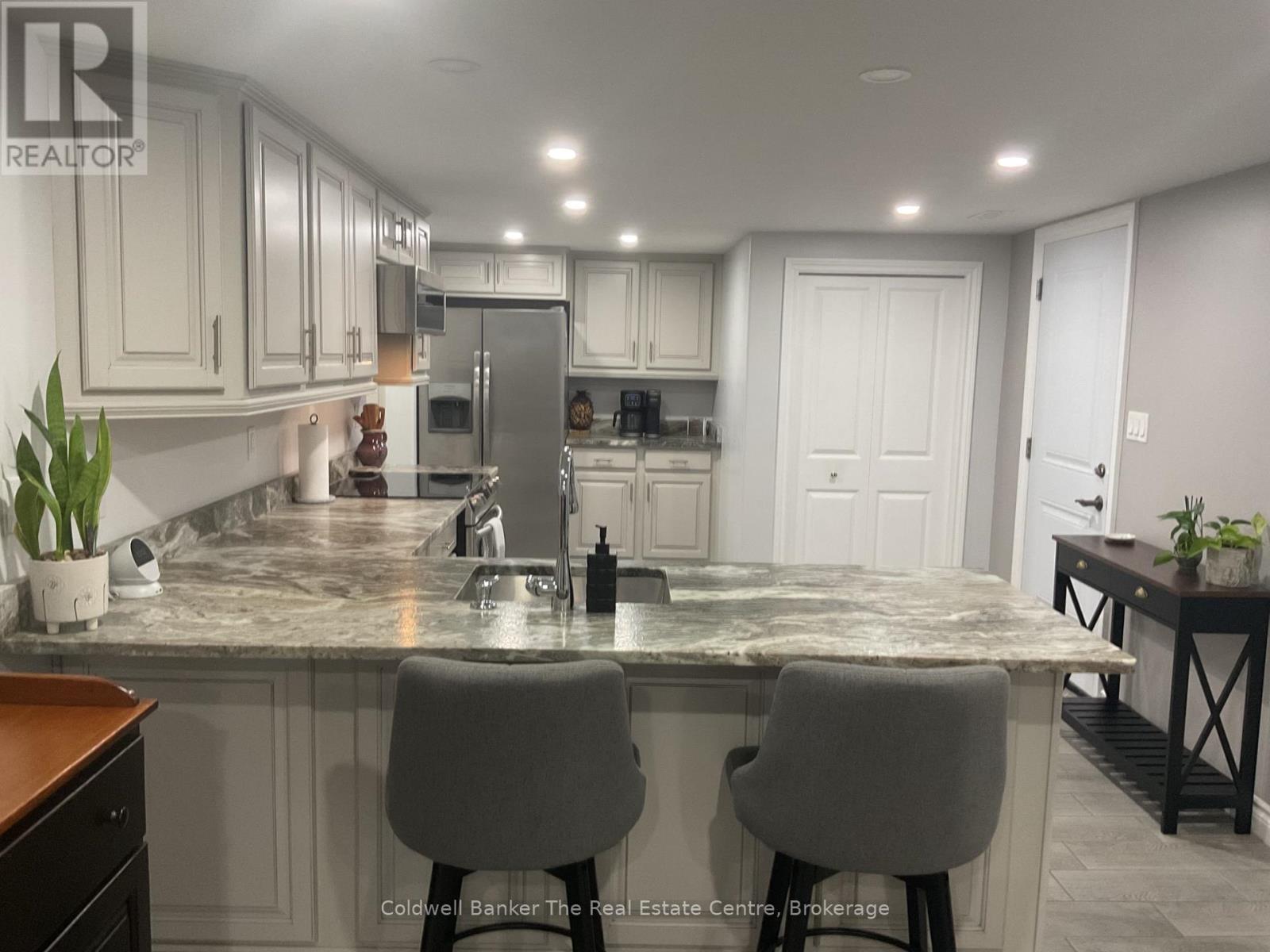 105 Wellington Street Property Photo 16