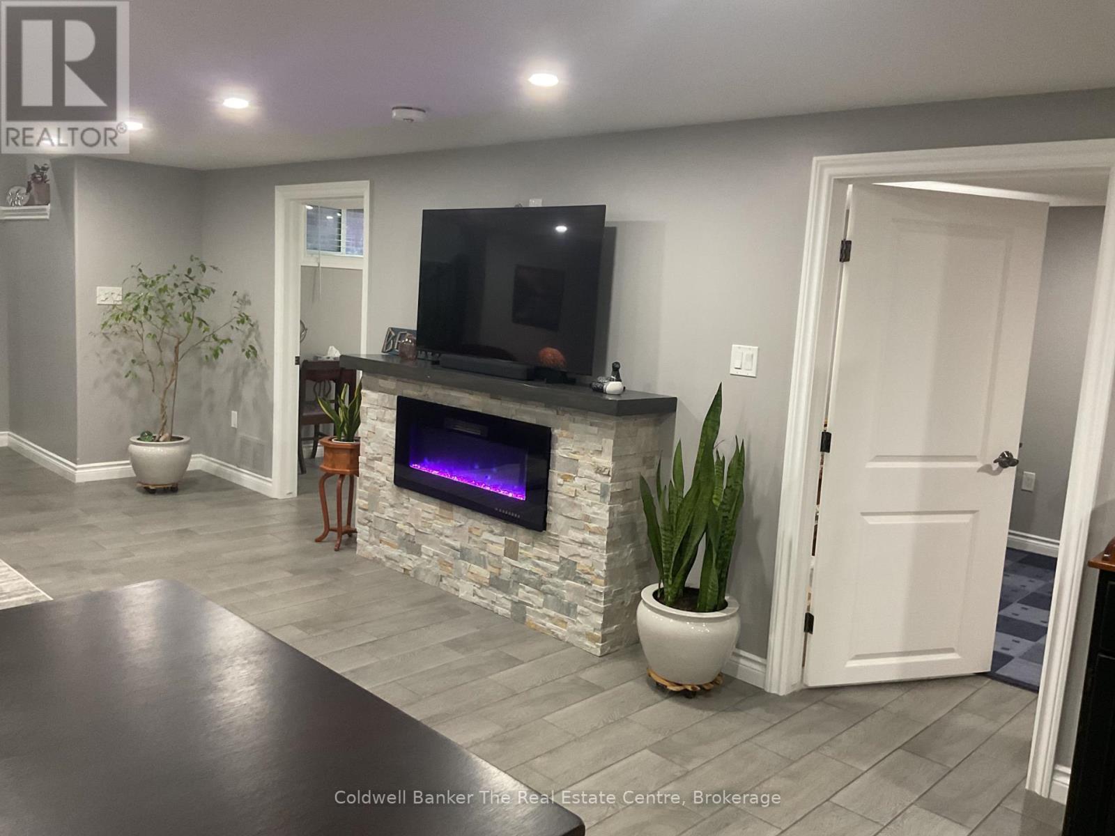 105 Wellington Street Property Photo 18