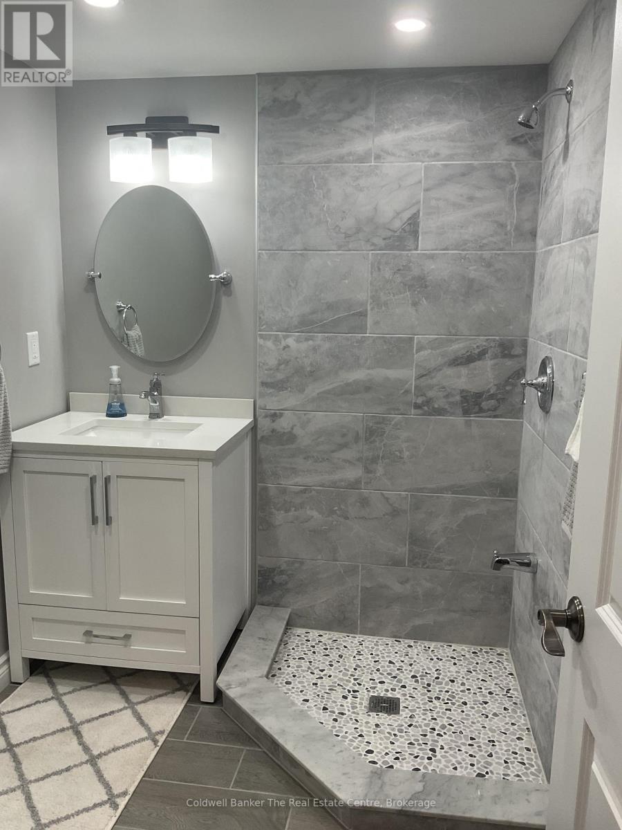 105 Wellington Street Property Photo 21