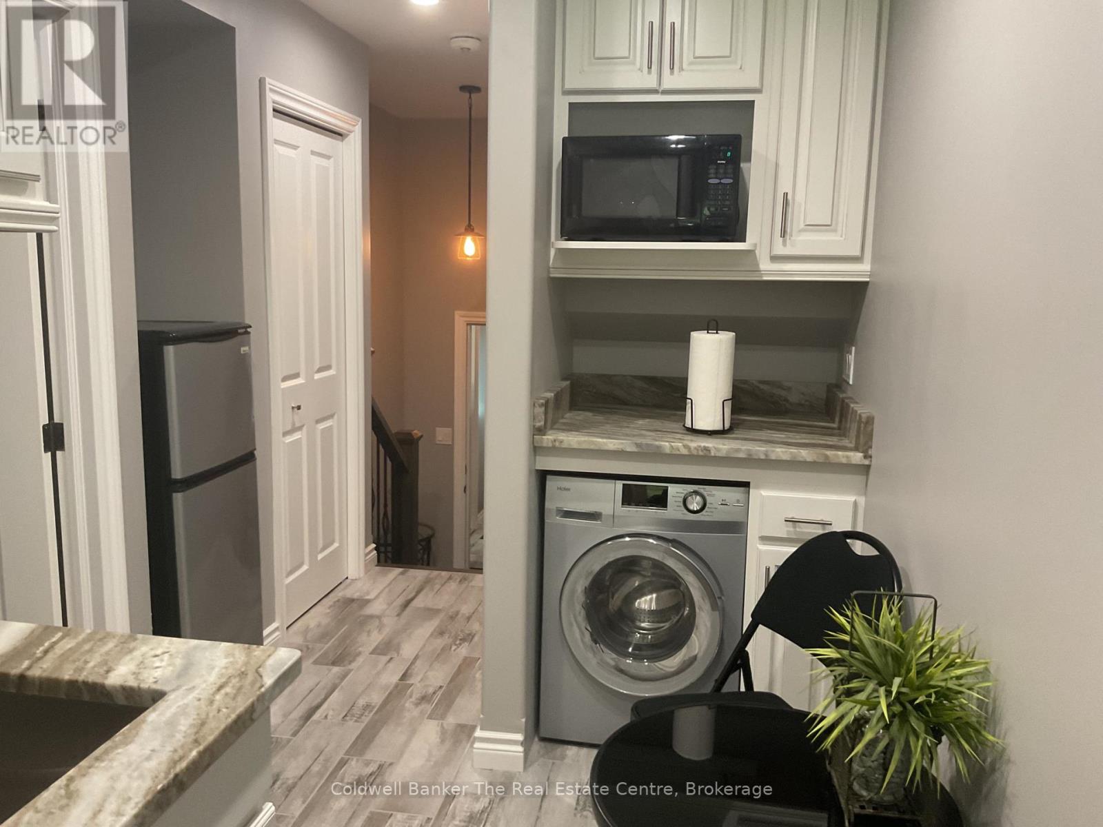 105 Wellington Street Property Photo 22