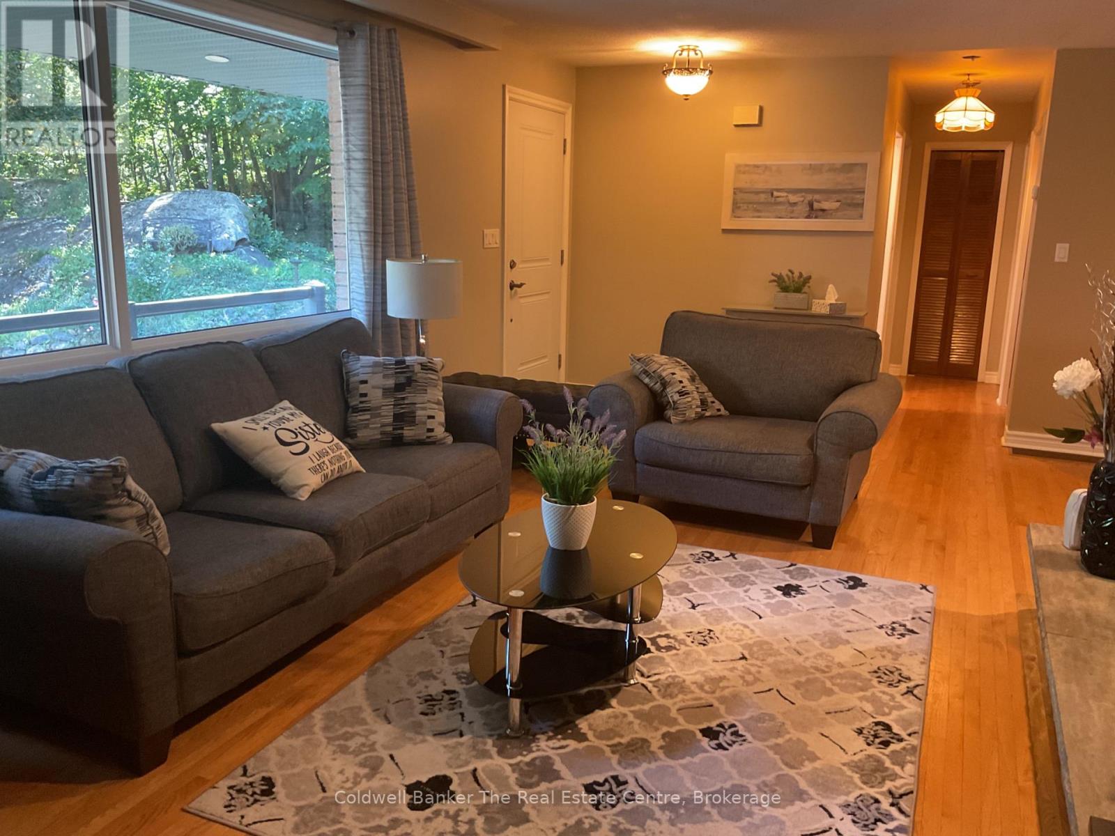 105 Wellington Street Property Photo 26