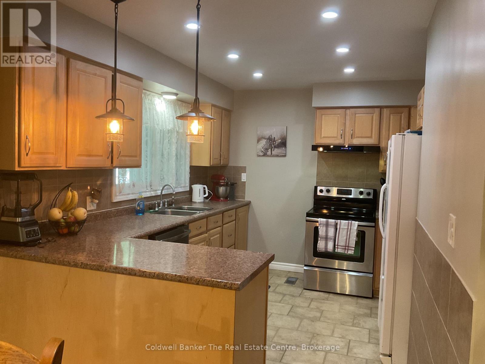 105 Wellington Street Property Photo 28
