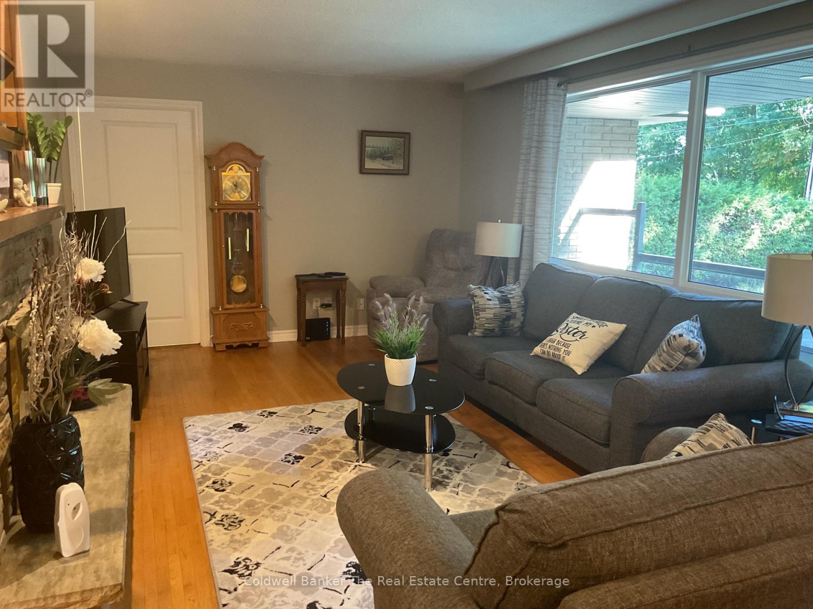 105 Wellington Street Property Photo 29