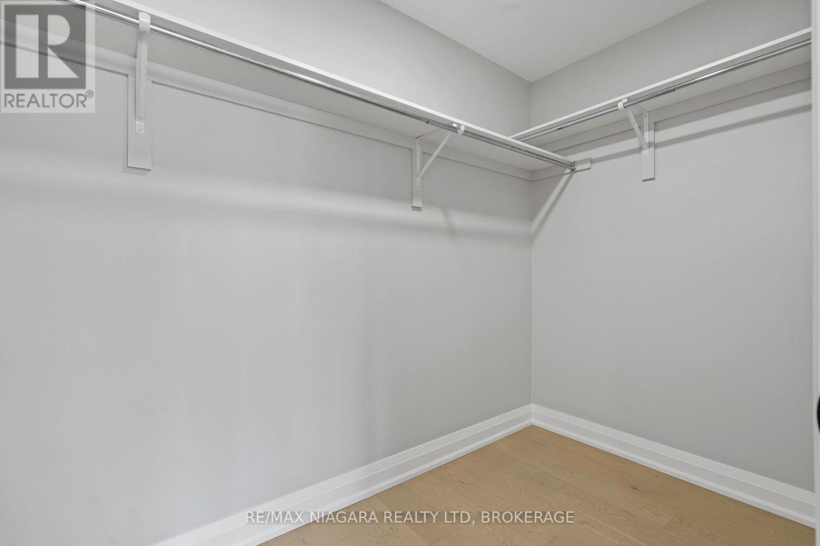 6136 Curlin Crescent Property Photo 23