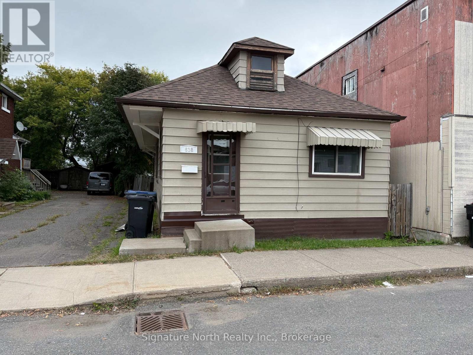 618 MCTAVISH STREET Property Photo 1