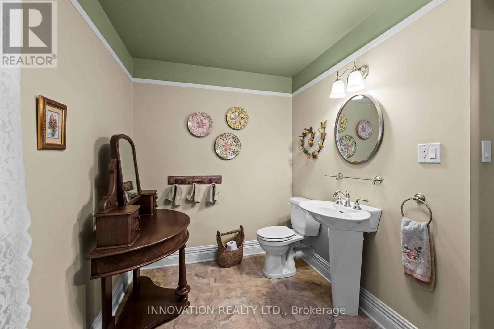 594 Rae Road Property Photo 7