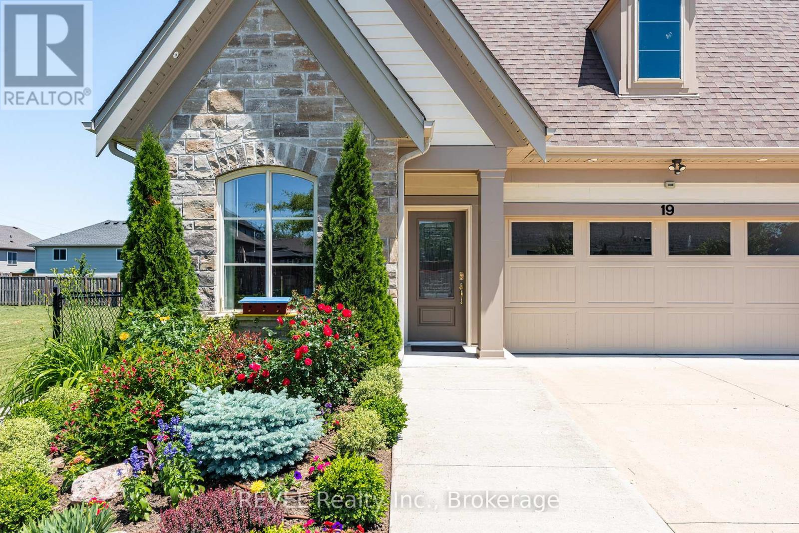 19 Francesco Crescent Property Photo 2