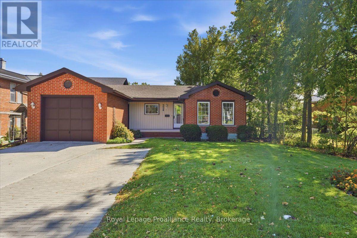 224 Dundas Street W Property Photo 1