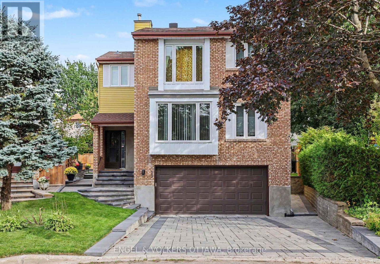 15 Archer Square Property Photo 2
