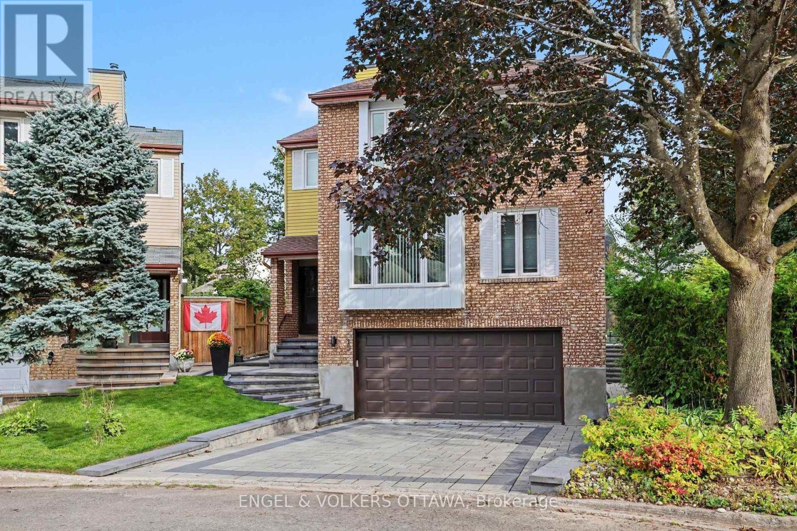 15 Archer Square Property Photo 3