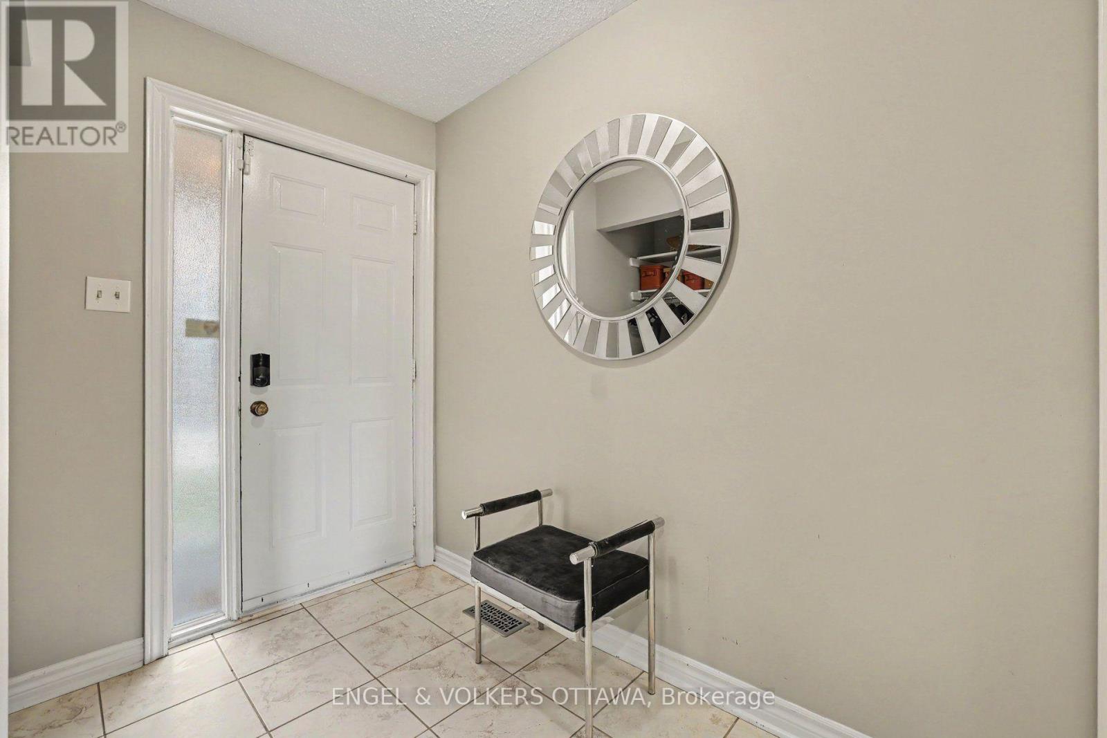 15 Archer Square Property Photo 6