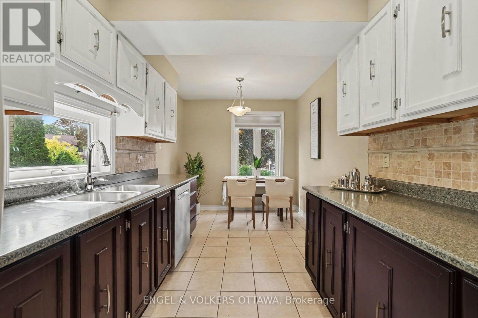 15 Archer Square Property Photo 16