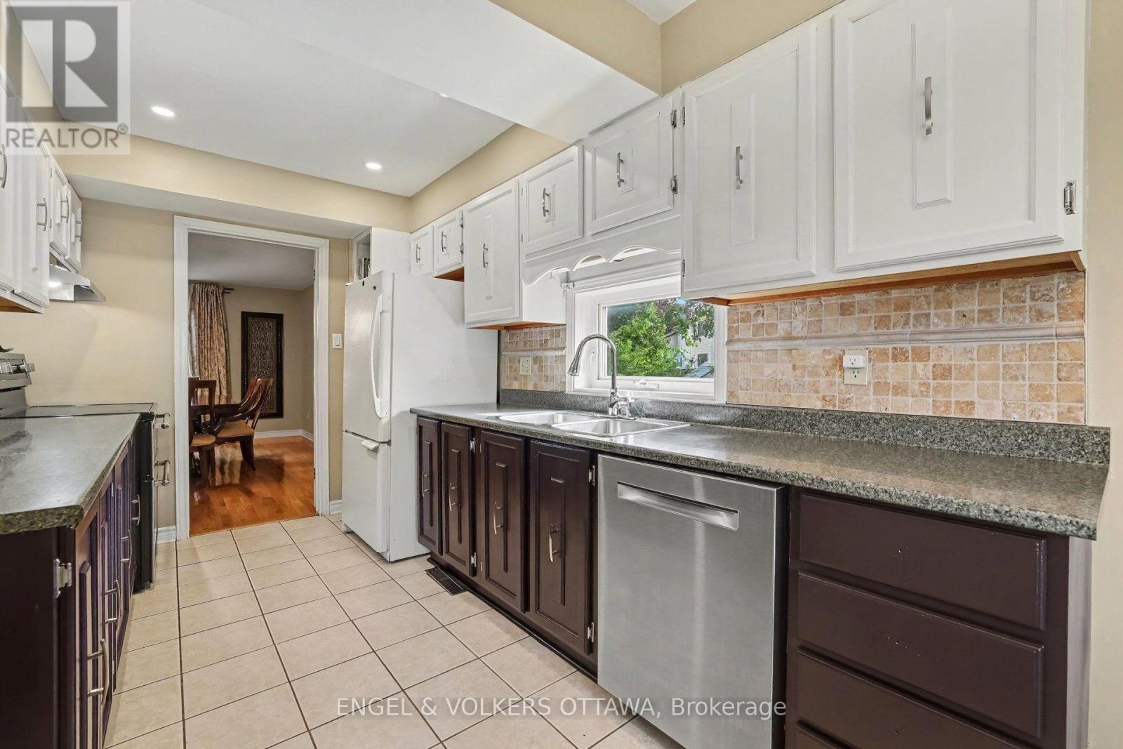 15 Archer Square Property Photo 19