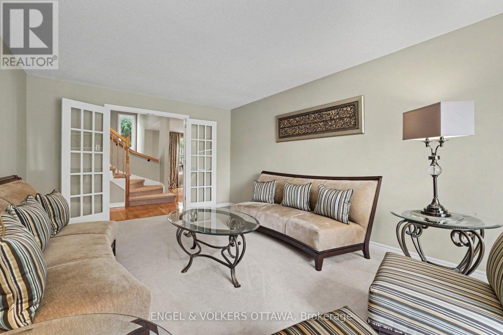 15 Archer Square Property Photo 20