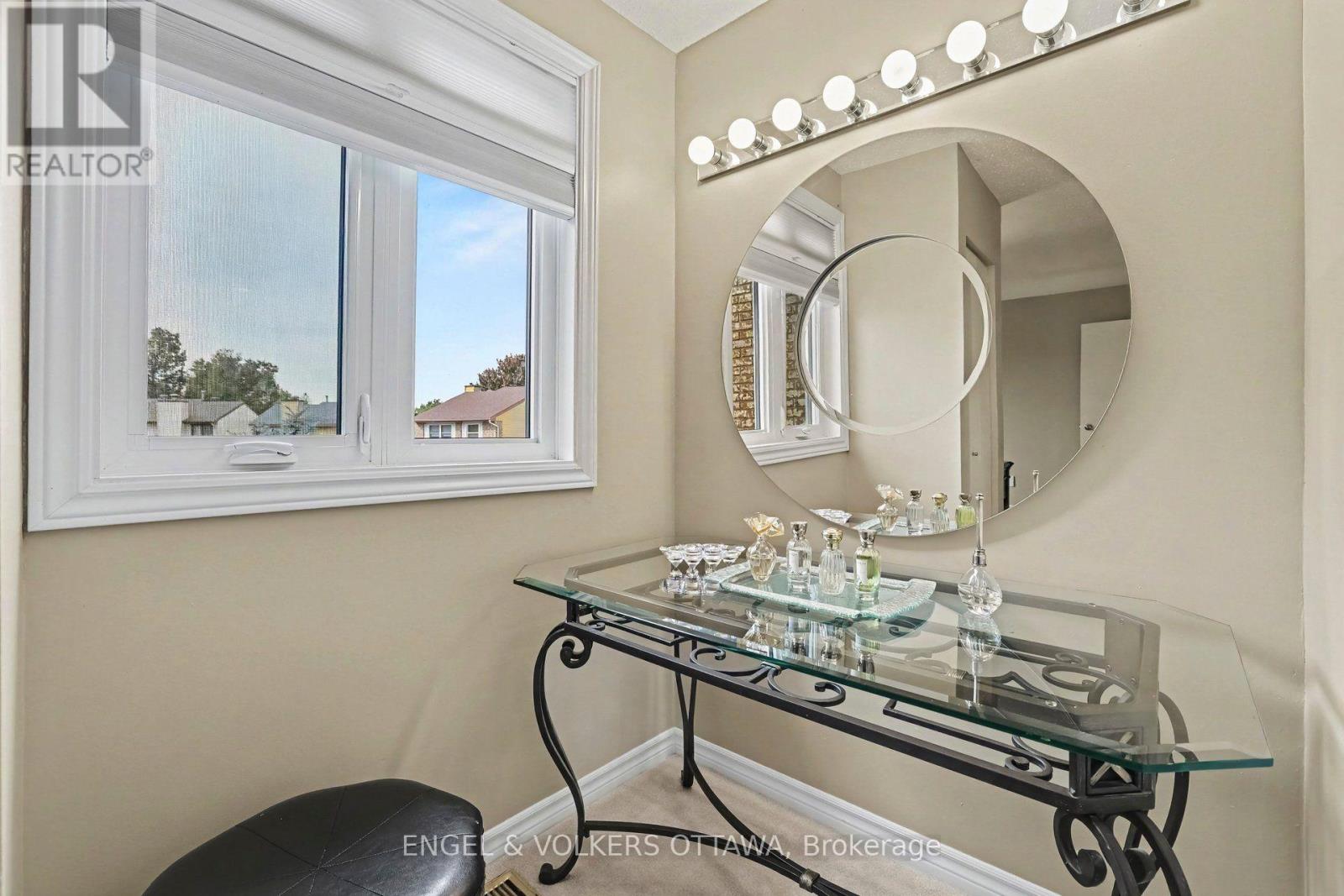 15 Archer Square Property Photo 28
