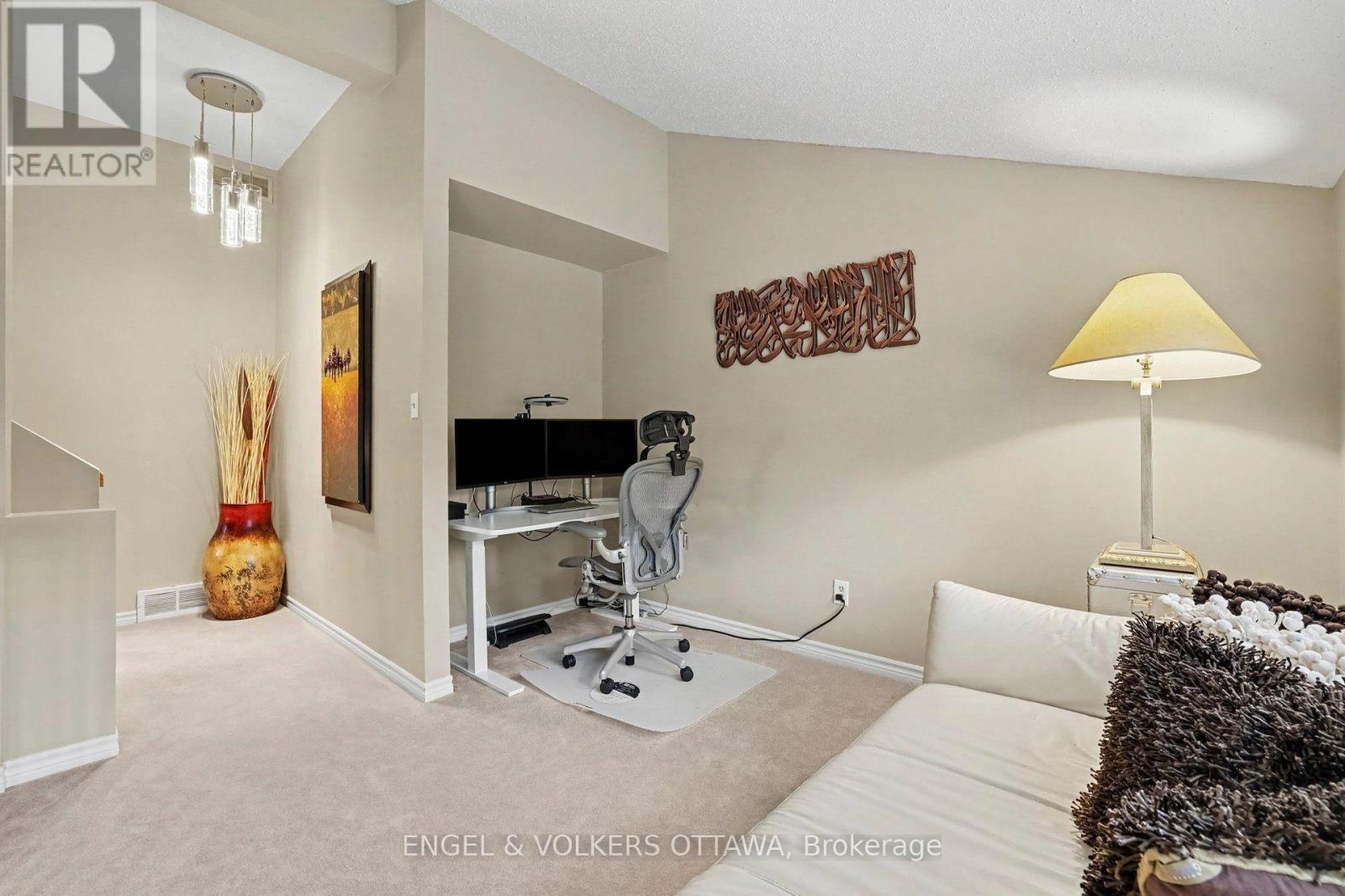 15 Archer Square Property Photo 31