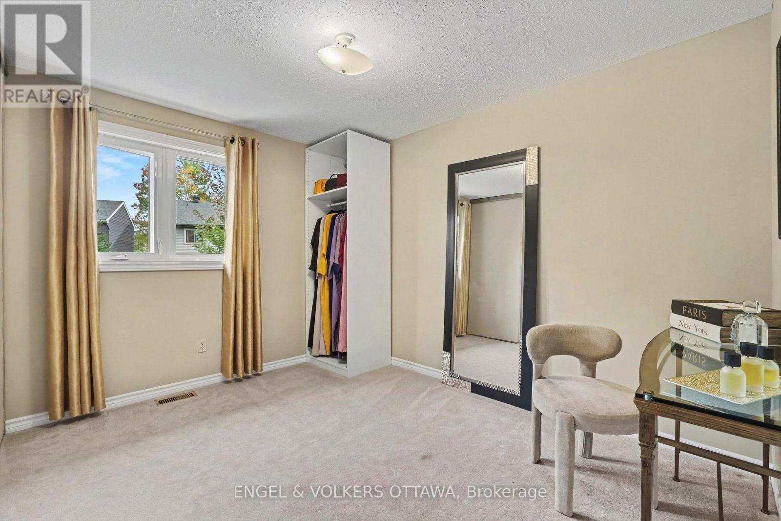 15 Archer Square Property Photo 32