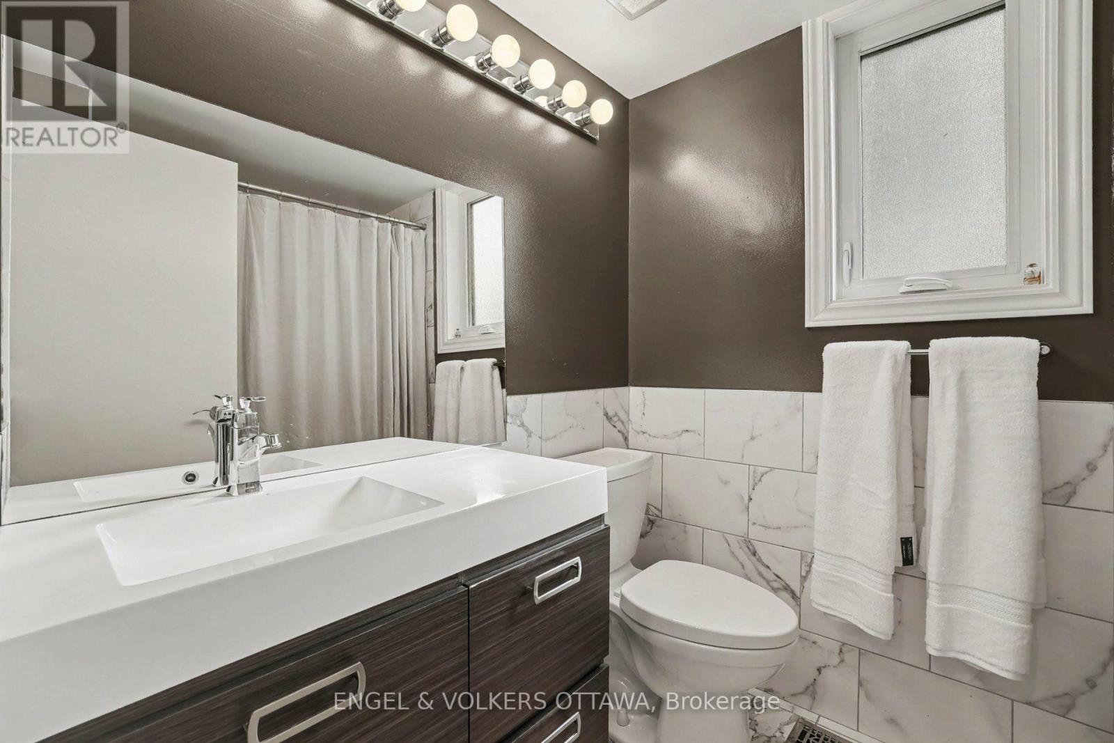 15 Archer Square Property Photo 33
