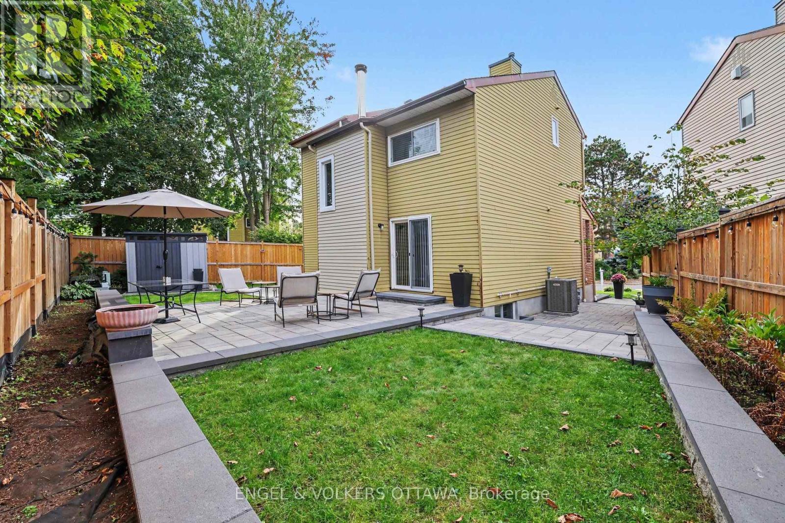 15 Archer Square Property Photo 35