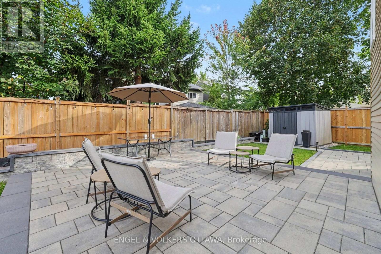 15 Archer Square Property Photo 36