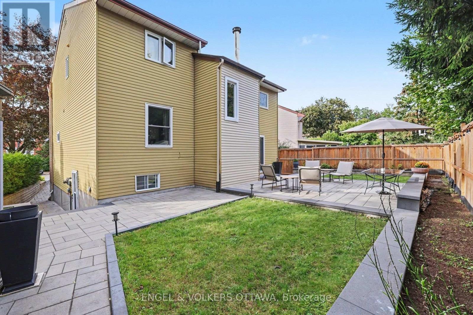 15 Archer Square Property Photo 37