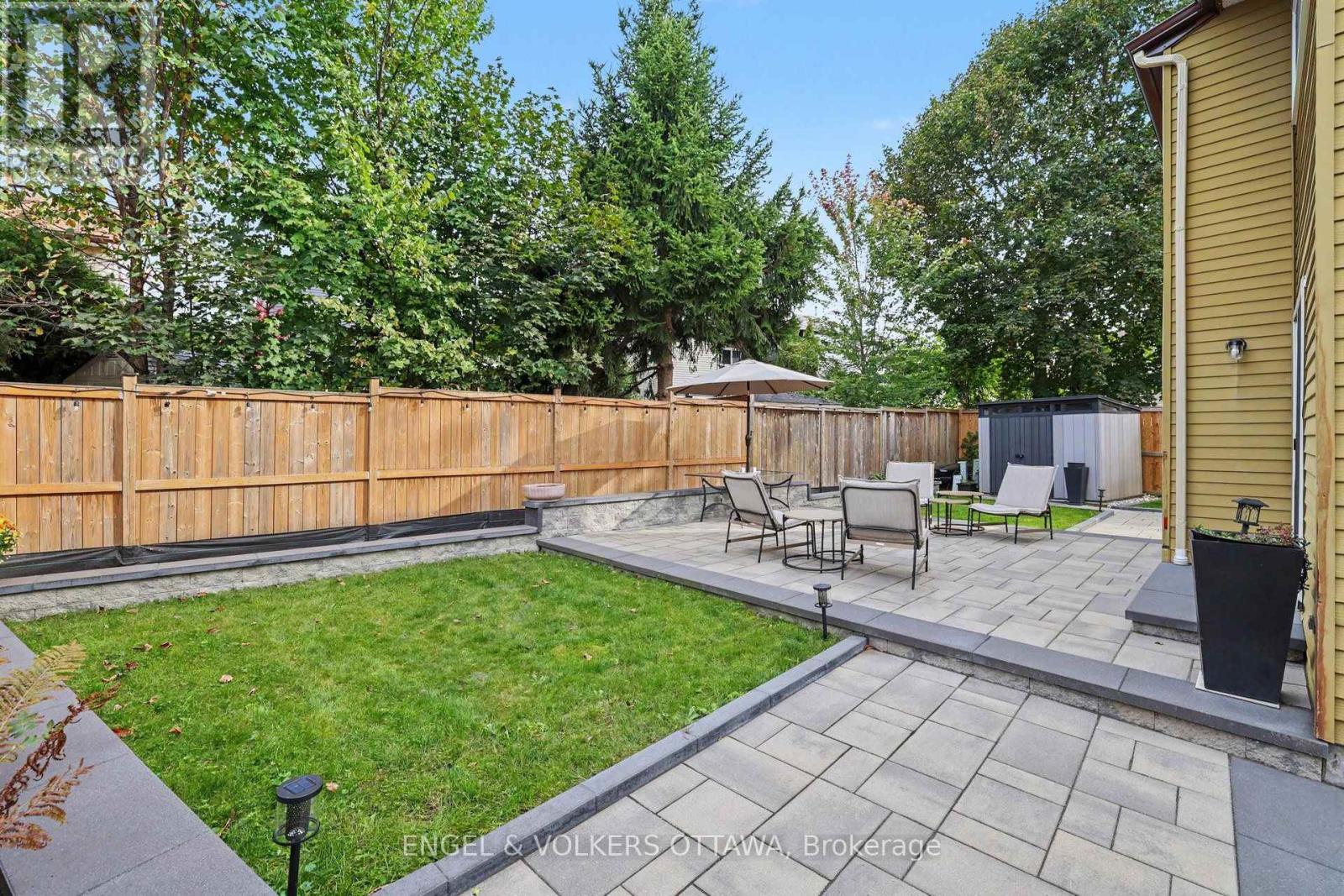 15 Archer Square Property Photo 38
