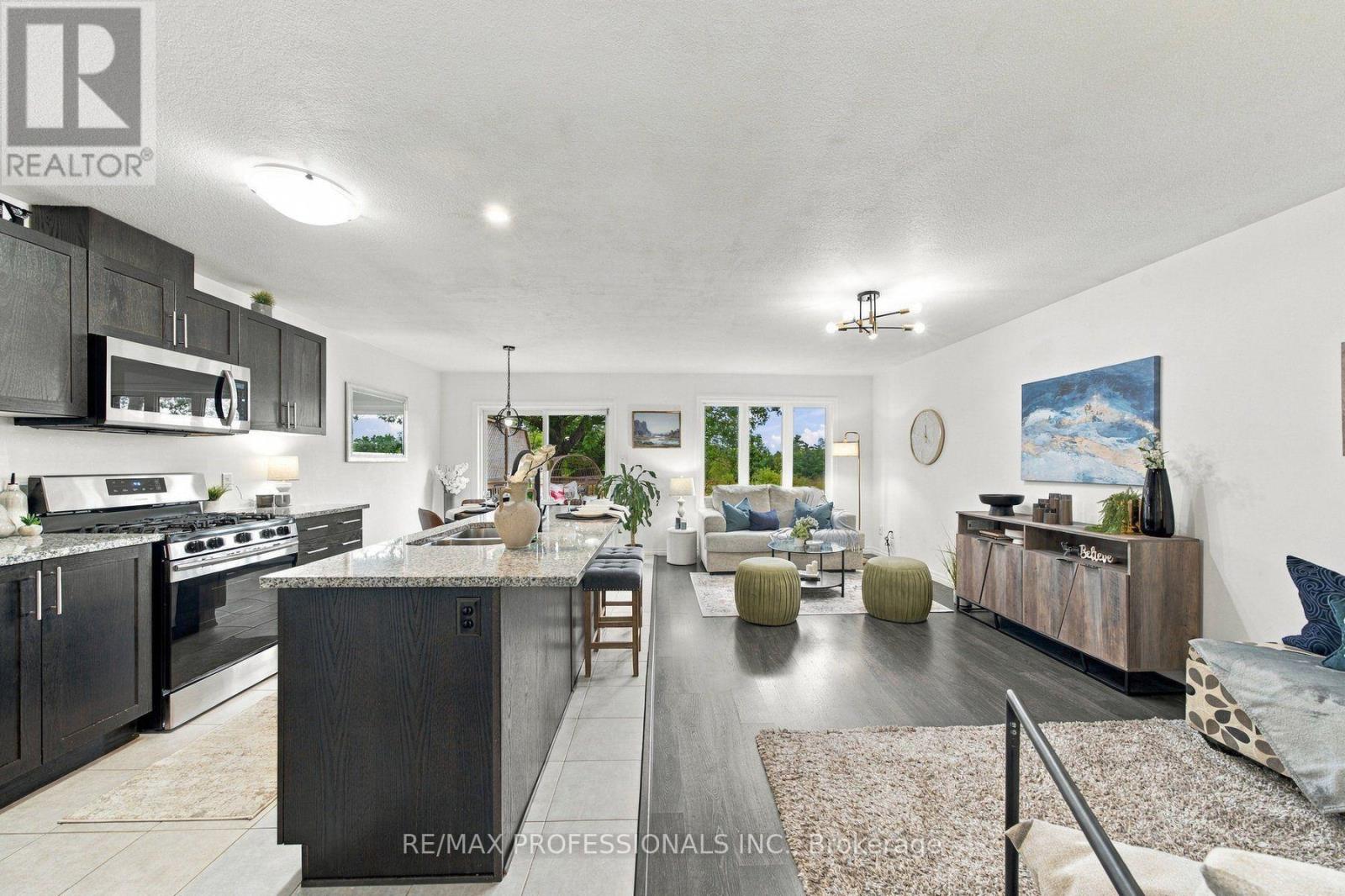 31 - 135 HARDCASTLE DRIVE Property Photo 1