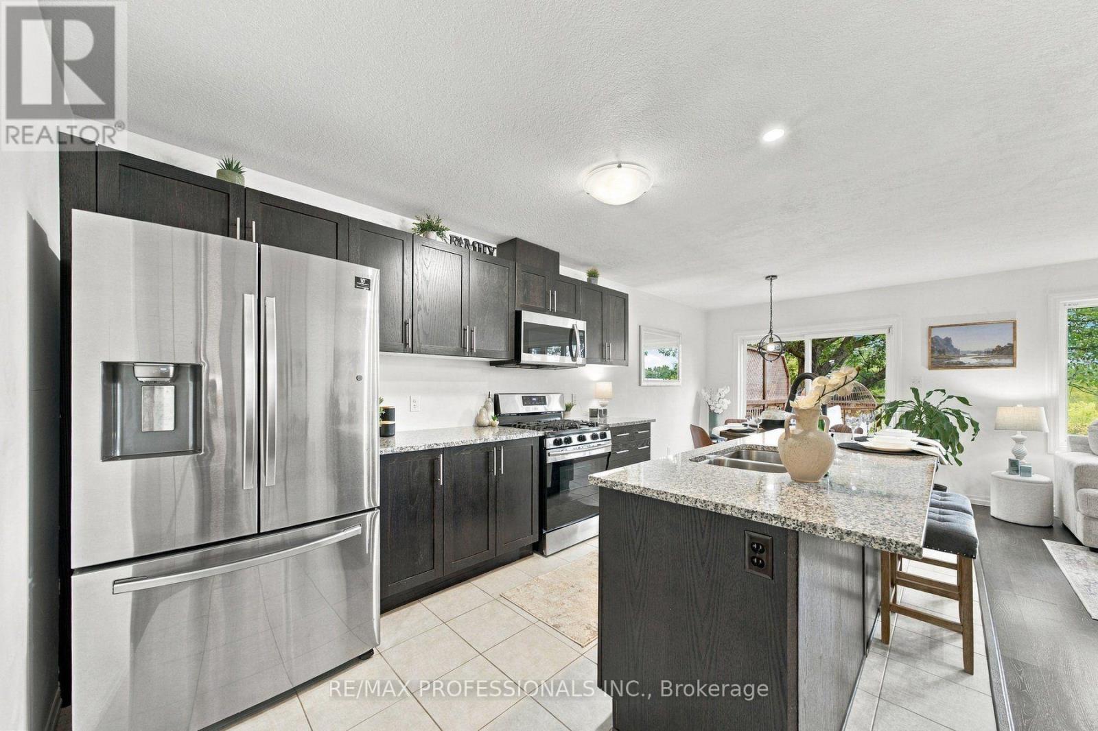 31 - 135 Hardcastle Drive Property Photo 6