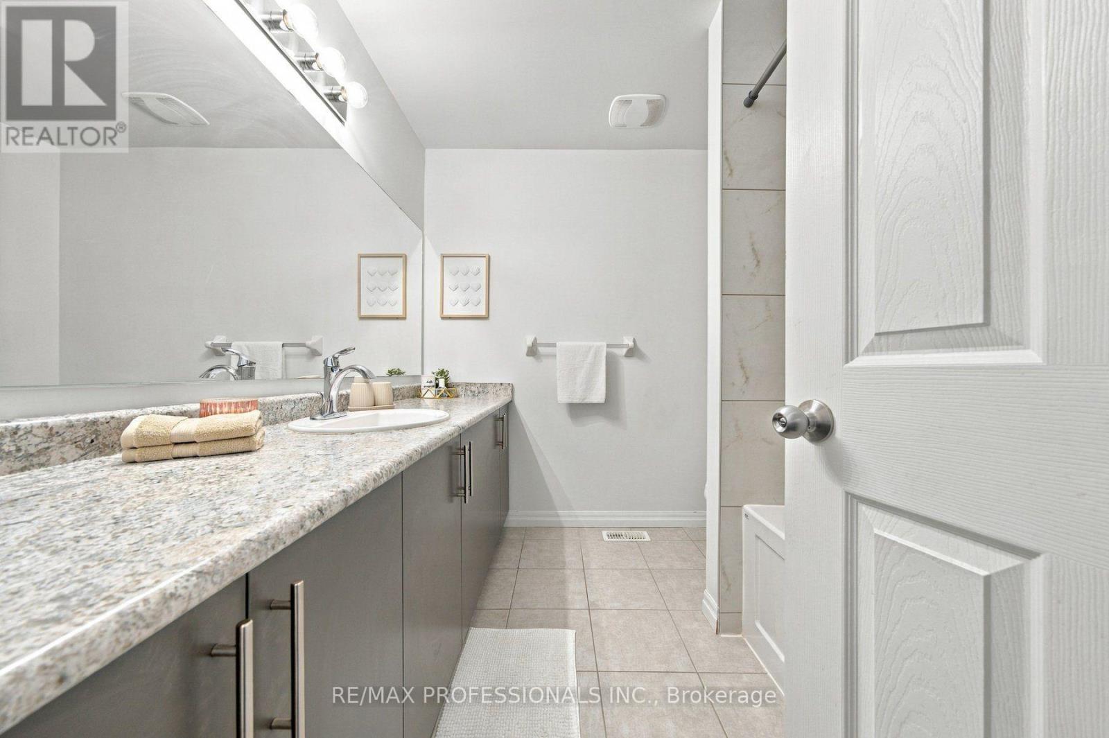 31 - 135 Hardcastle Drive Property Photo 15