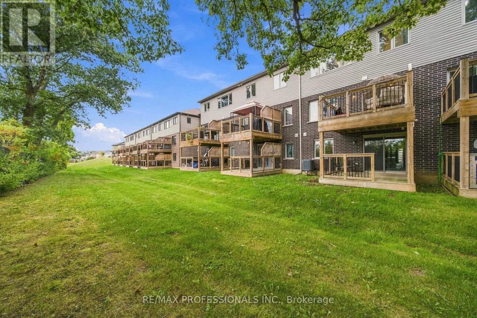 31 - 135 Hardcastle Drive Property Photo 27