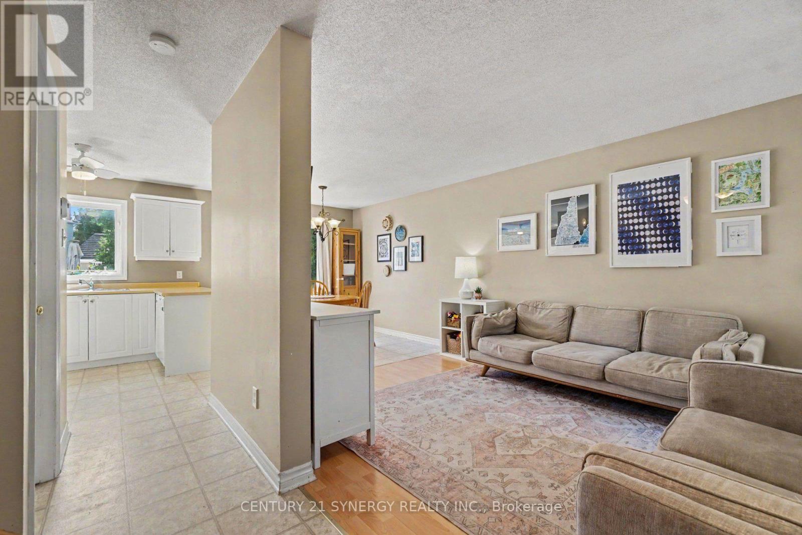 63 Lafleche Boulevard Property Photo 5
