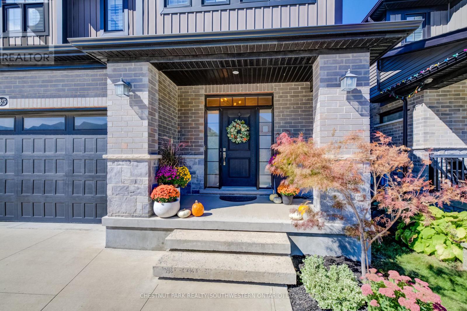 35 Greyhawk Street Property Photo 4