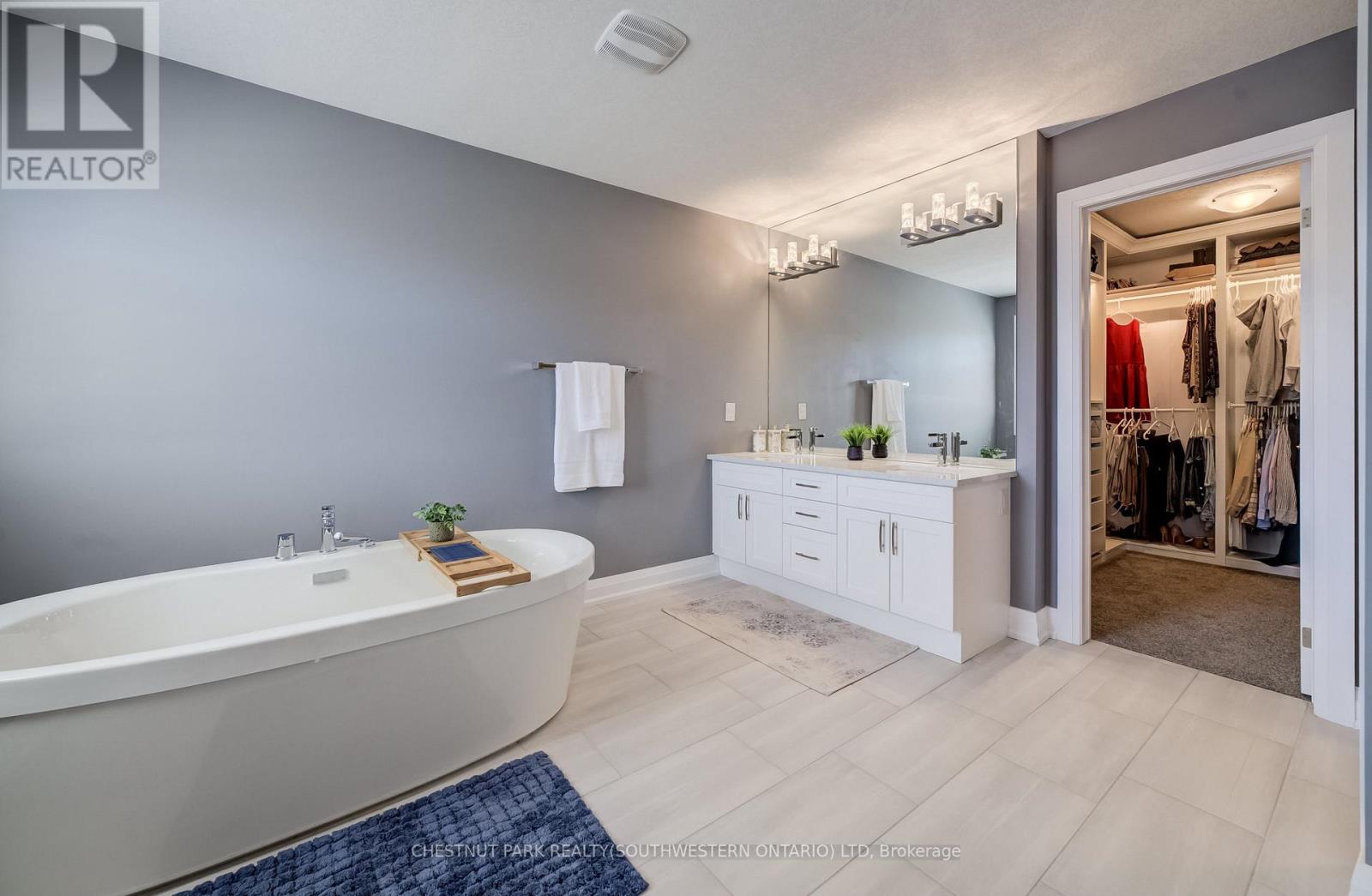 35 Greyhawk Street Property Photo 22