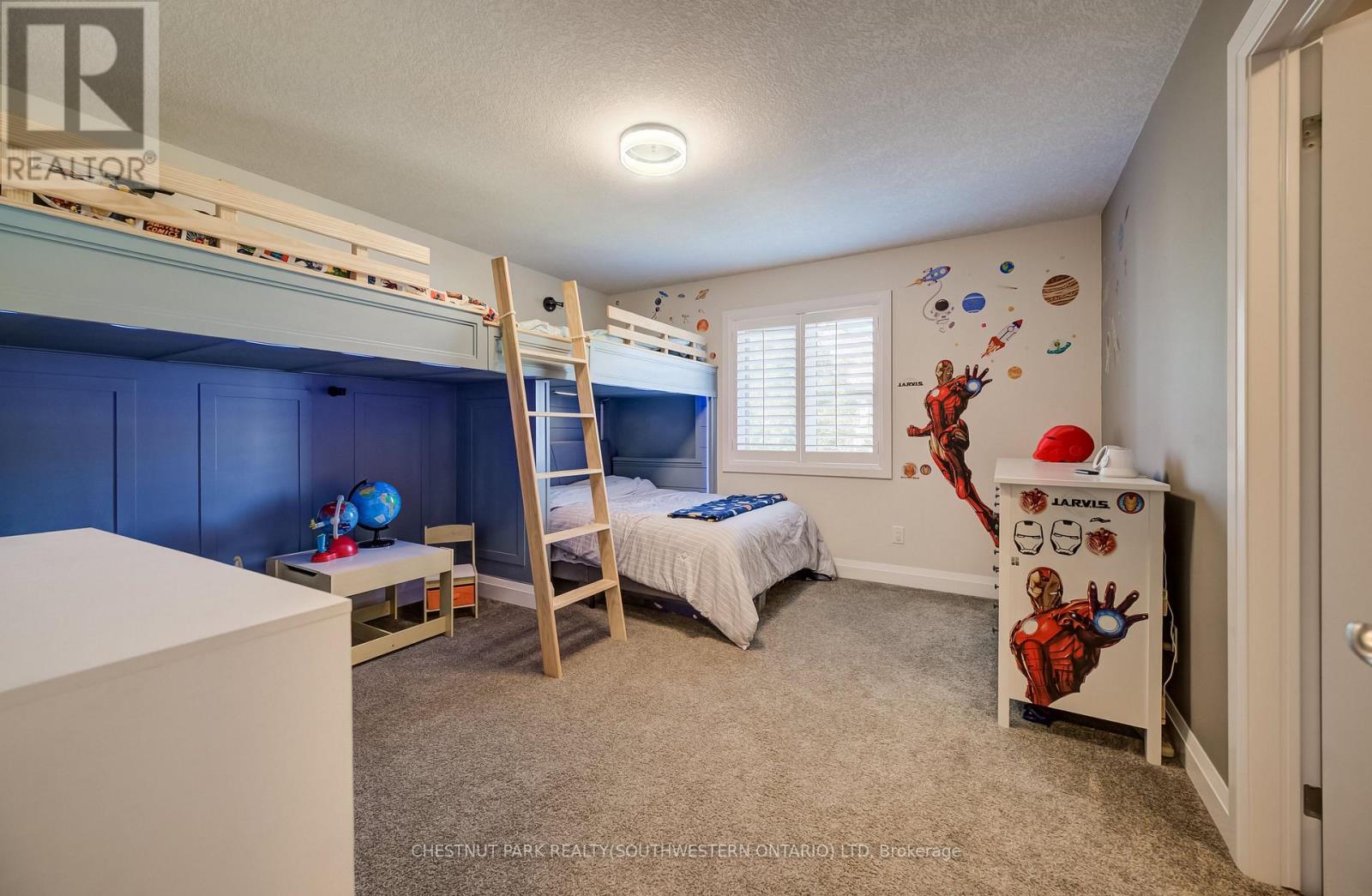 35 Greyhawk Street Property Photo 27