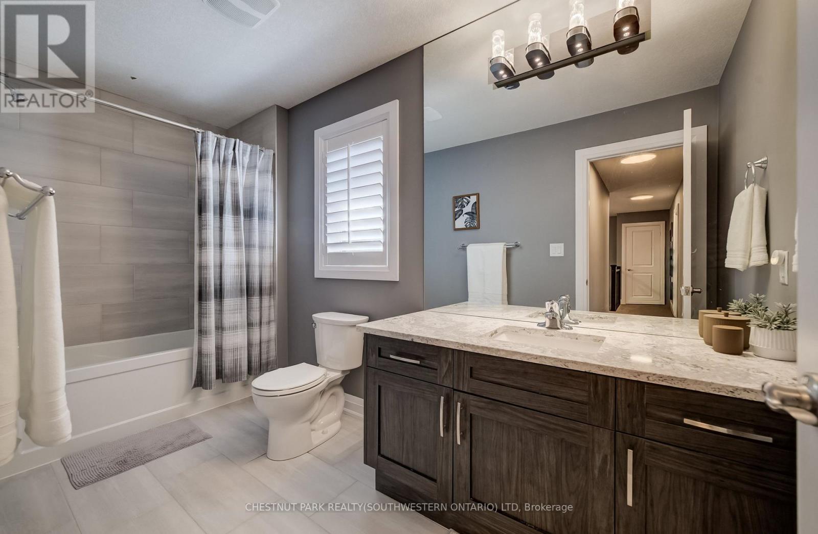 35 Greyhawk Street Property Photo 28