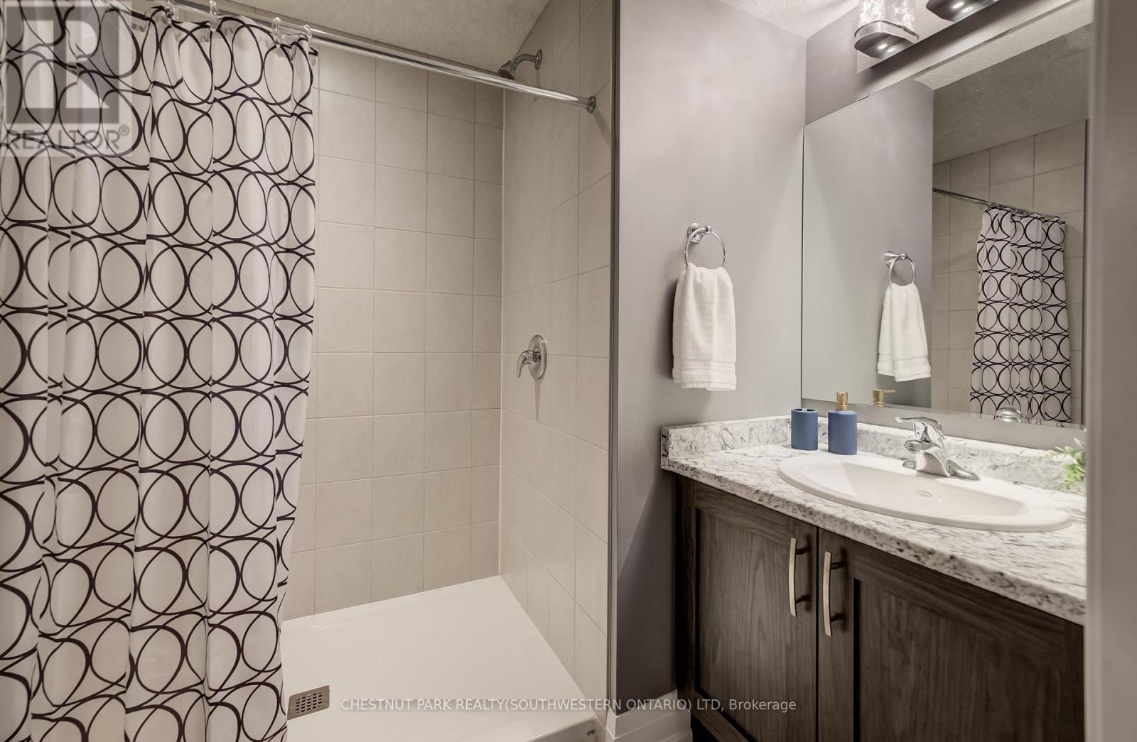 35 Greyhawk Street Property Photo 30