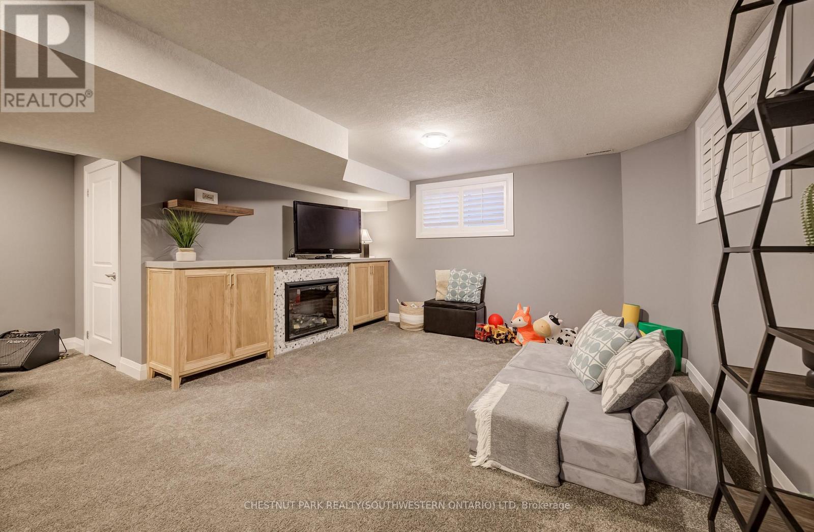 35 Greyhawk Street Property Photo 31