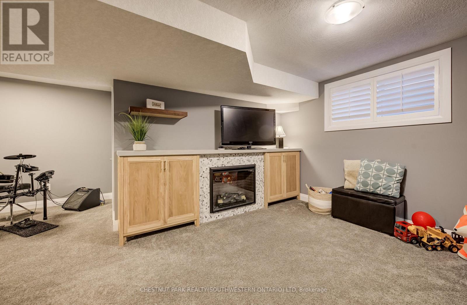35 Greyhawk Street Property Photo 32