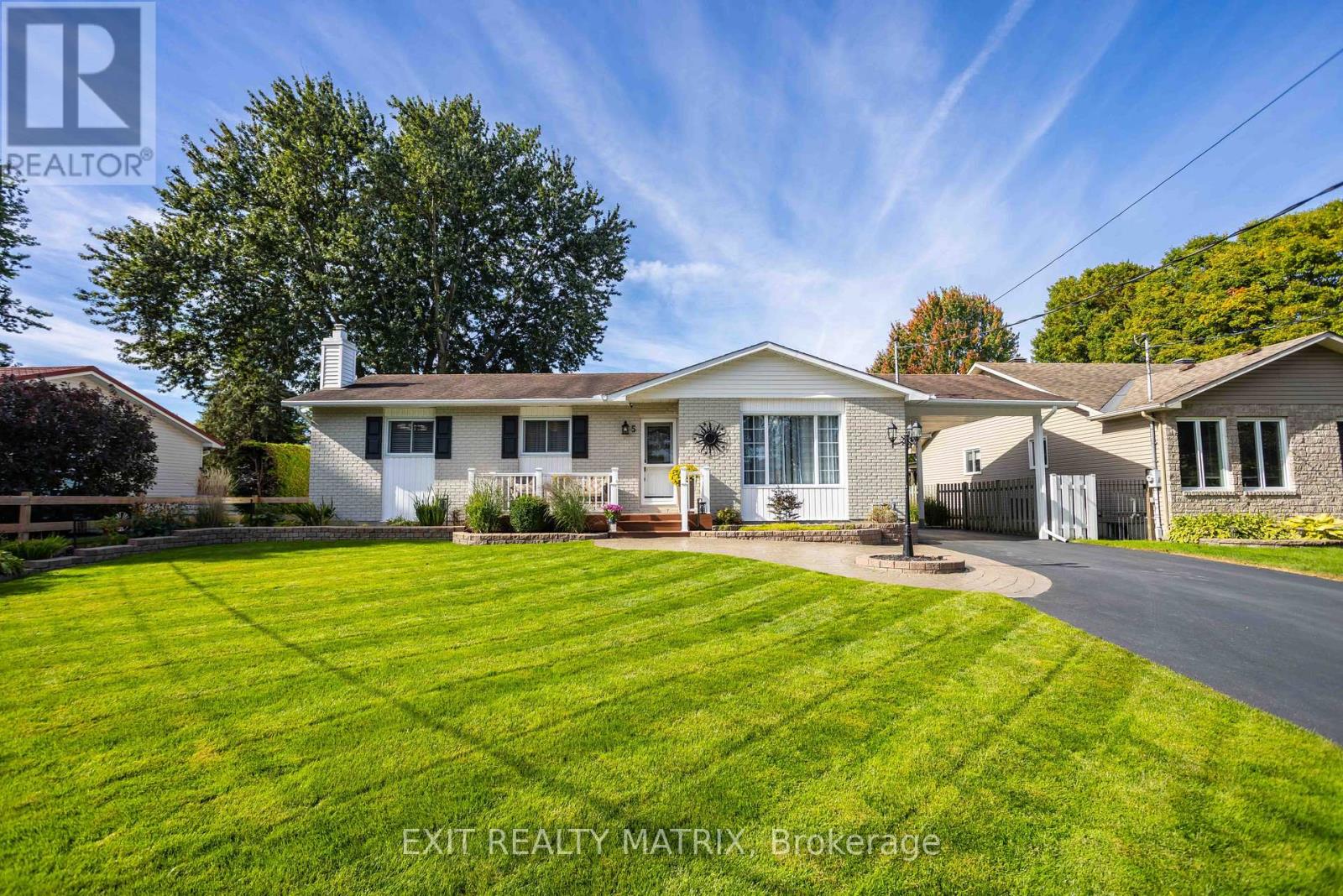 5 Gold Crescent Property Photo 3