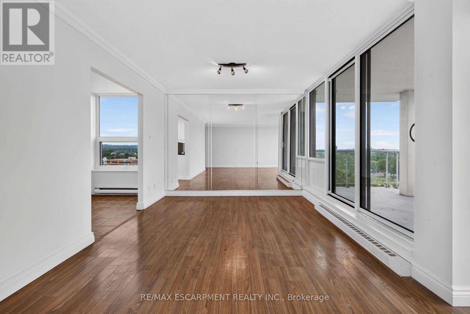 808 - 75 Queen Street N Property Photo 14