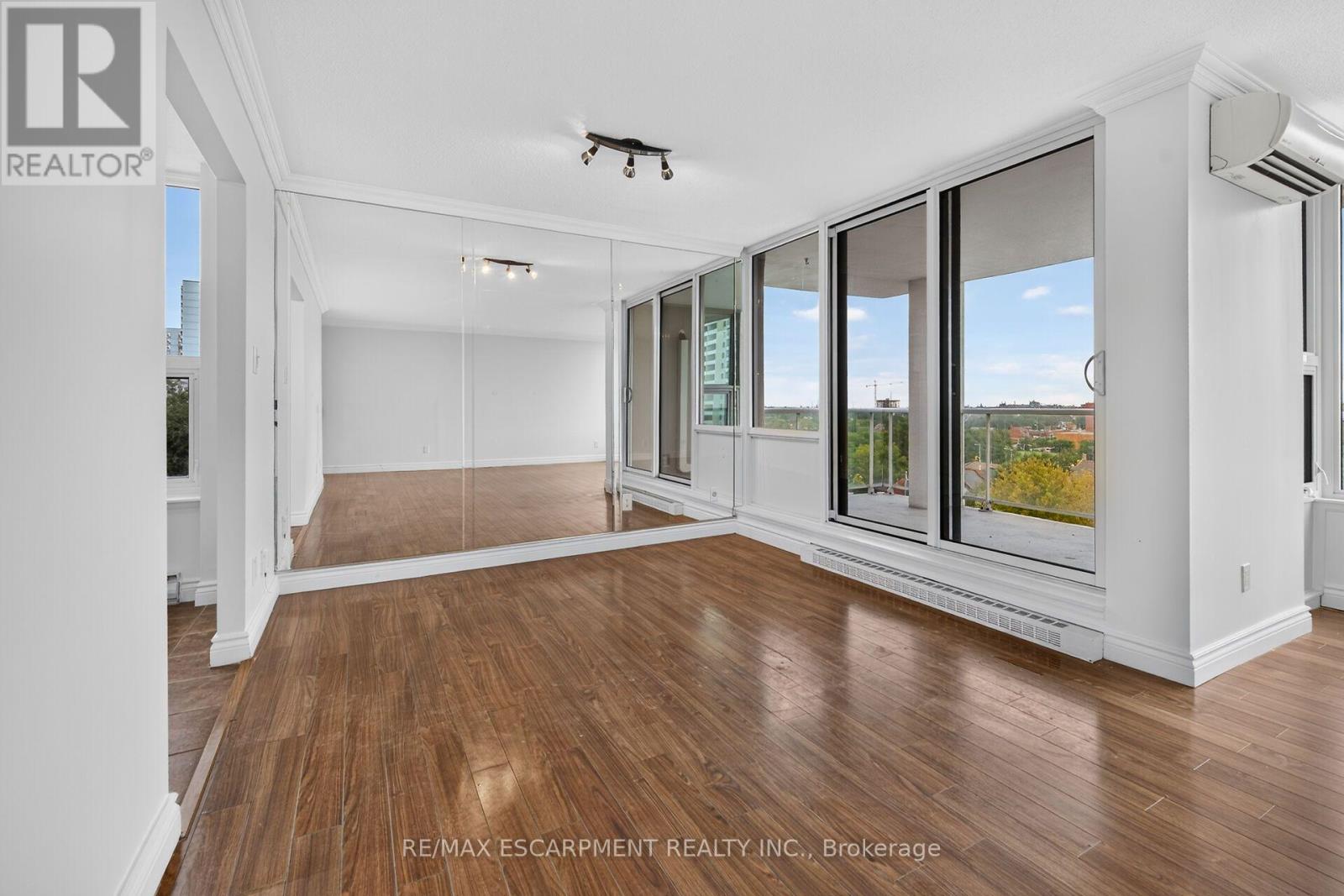808 - 75 Queen Street N Property Photo 15